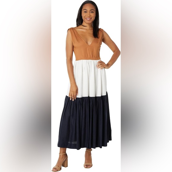 Dresses & Skirts - En Saison Palmero Midi Dress